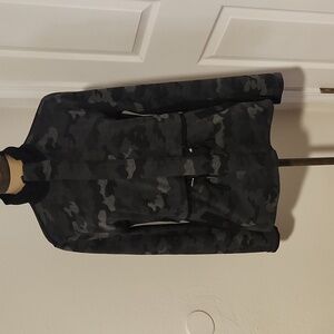 CAbi 3911 ATC Jacket Black Camo Cinch Drawstring Waist Full Zip Pockets medium.